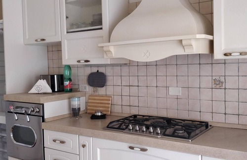 Gaeta Apartment | House of Ulysses: private garden and parking.