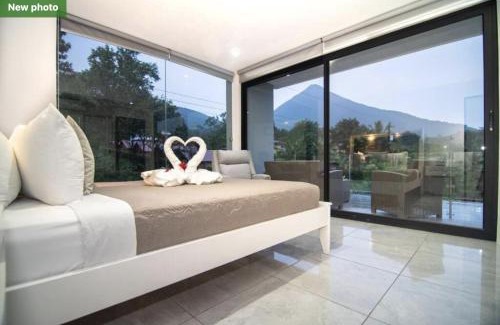 La Fortuna Villa | House of Views, King Bed, Volcano View
