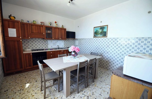 San Lazzaro House | House on 3 levels, with wide sea views.