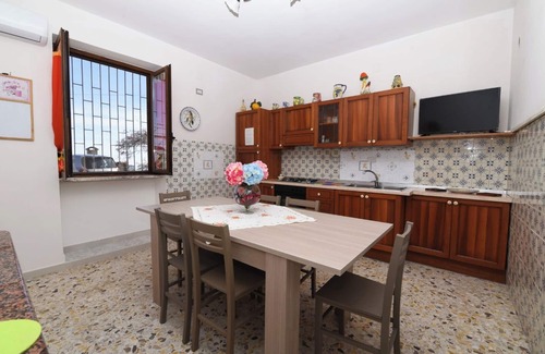 San Lazzaro House | House on 3 levels, with wide sea views.