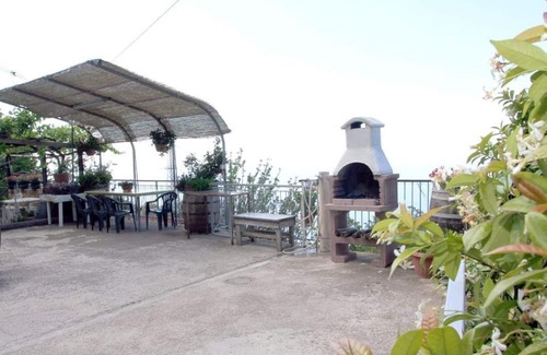 San Lazzaro House | House on 3 levels, with wide sea views.
