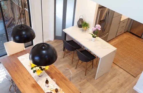 Sonoma House | House on Broadway at the Plaza!