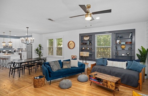 Fredericksburg House | House on Cora - Sleeps 10, Hot Tub & Walk to Main!