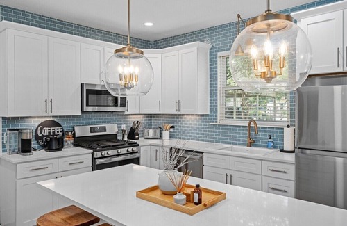 Fredericksburg House | House on Cora - Sleeps 10, Hot Tub & Walk to Main!