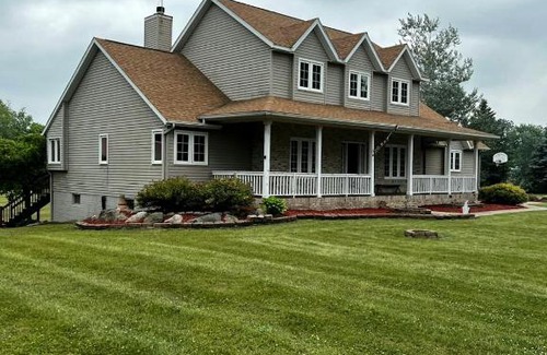 Palmyra House | House On Grass Runway with Fly-In/Fly-Out Access