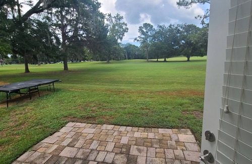 Alachua House | House on the 1st fairway. Close to FSU & Gainesville. Pet friendly.