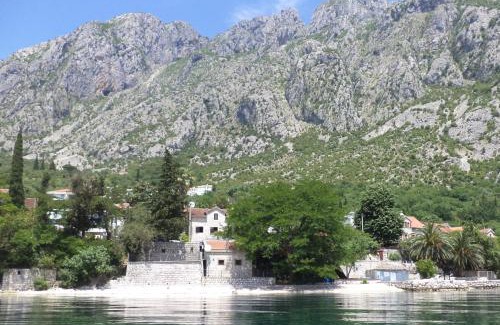 Orahovac House | House on the beach