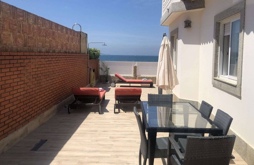 A Porqueira House | HOUSE ON THE FIRST LINE OF THE BEACH