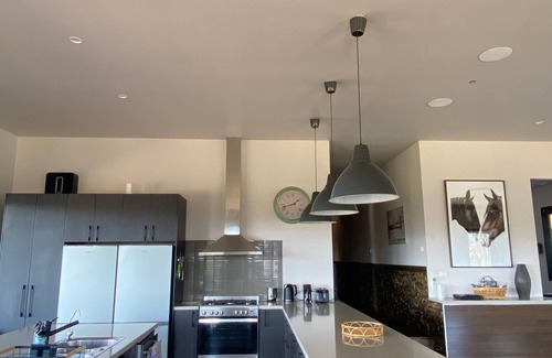 Redcastle House | House On The Hill - Heathcote Getaway