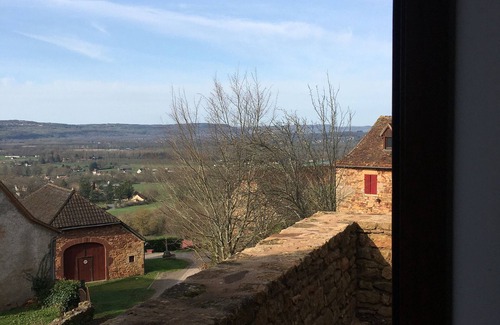 Prudhomat House | House on the ramparts, at the foot of Castelnau castle