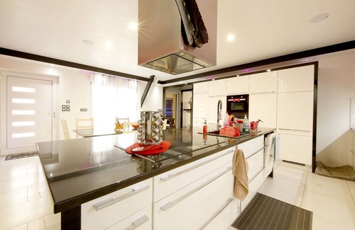Quartier Saint-Leon House | House-Oversized-Ensuite-City view