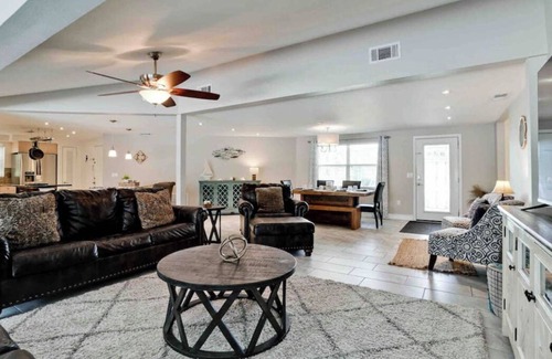 Bradenton House | House plus Guest House.*5BD/4BA!* Heated Pool and Hot Tub.minutes to beaches