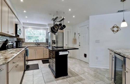 Bradenton House | House plus Guest House.*5BD/4BA!* Heated Pool and Hot Tub.minutes to beaches