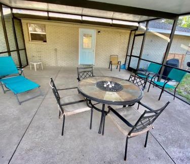 Kiska Beach Villa | HOUSE Private Pool WALK TO BEACH Golf Cart Rental
