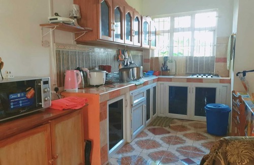 Grand-Baie House | House/PRIVATE POOL , wifi, jacuzzi/spa ,alarm, canal+ near sea