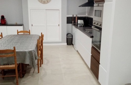 Surville House | House renovated in 2022, sleeps 9, near the sea