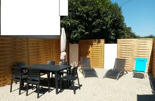 Surville House | House renovated in 2022, sleeps 9, near the sea