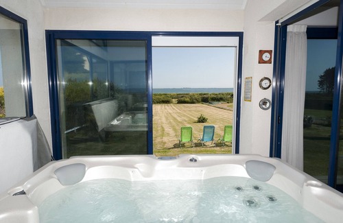 Pleubian House | House sea view, spa (jacuzzi), beach access at the end of the garden!