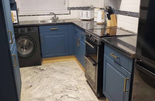 Bridgend House | House - Sleeps 5 - Garden - Parking