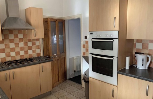 Lytham St. Anne's House | House - Sleeps 5 - Pet Friendly - Garden - Parking