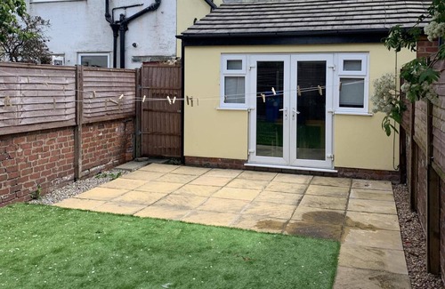 Lytham St. Anne's House | House - Sleeps 5 - Pet Friendly - Garden - Parking