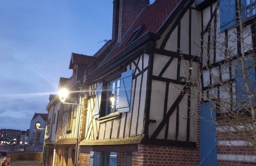 Saint-Leu House | House St Leu. Lively, historic district. Near cathedral.