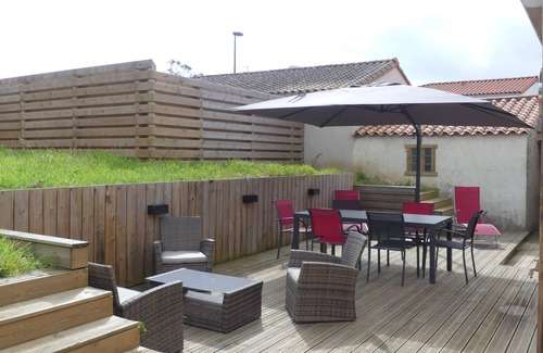 Talmont-Saint-Hilaire House | House Townhouse with terrace and enclosed garden near town center