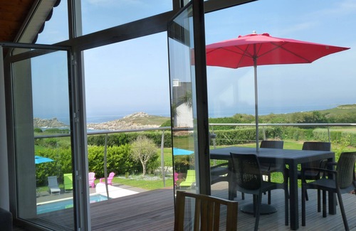 Cleder House | HOUSE TY AR MOR - 50m from the sea - Wifi access - Heated swimming pool - 3 Clévacances