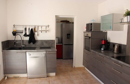 Besse-sur-Issole Villa | House - Villa of 150 m2 for 8 people in an enclosed garden of 3300m2