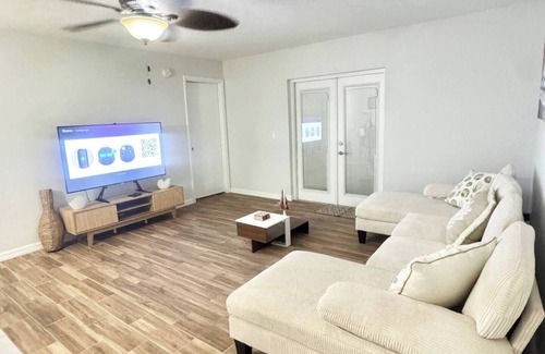 Mill Run House | House w Pool, Close to the Parks