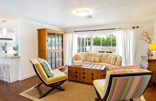 Park Shore House | House west of 41: 10 min. walk to beach, park, arts, restaurants and shopping!