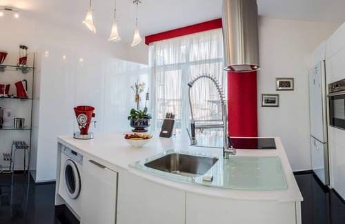 Sultanahmet House | House with 180 m2 over 3 floors and 60m2 terrace with a seaview