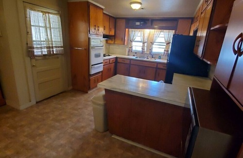 Malvern House | House with a full kitchen big backyard with trees