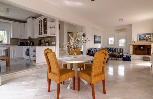 Kilada House | House with amazing ocean view and patio-pool