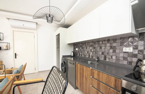 Bodrum City Center Apartment | House with Balcony 1 Min to Beach in Bodrum