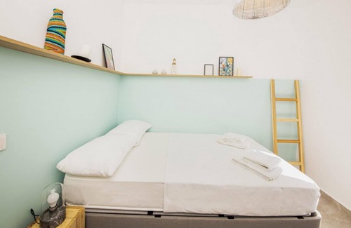 Bodrum City Center Apartment | House with Balcony 1 Min to Beach in Bodrum