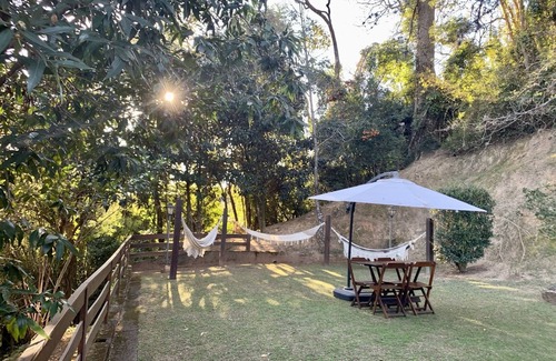 Serra Negra Cottage | House with beautiful lake view in condominium with ample leisure facilities in Serra Negra.