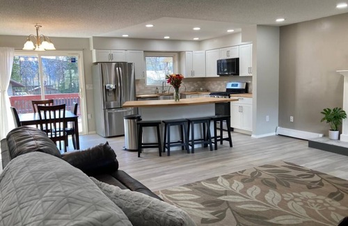 Eagle River House | House with beautiful mountain views