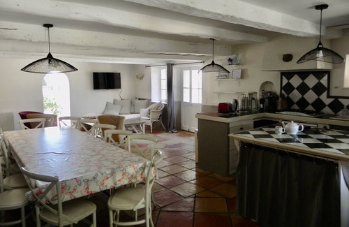 Valreas House | House with character in the middle of the vineyards with heated pool
