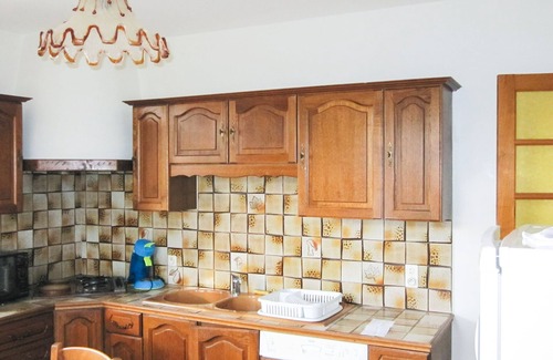 Casteljau House | House with large garden, sleeps 6, on a river, fully equipped