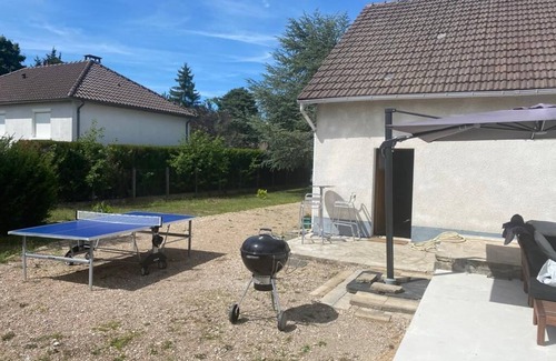 Nogent-sur-Vernisson House | House with heated swimming pool 130 km from Paris
