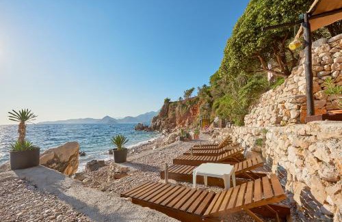Rezevici Villa | House with Garden &Sauna, 15-Min Walk to the Beach