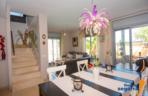 El Roc de Sant Gaieta House | House with garden, pool and barbecue
