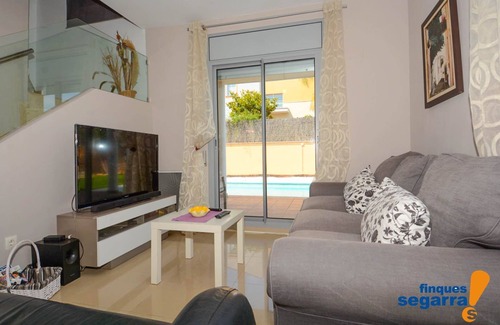 El Roc de Sant Gaieta House | House with garden, pool and barbecue