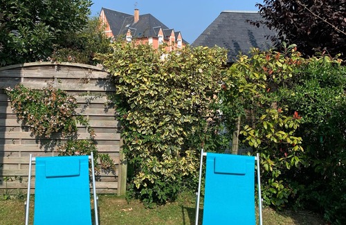 Port Guillaume House | House with garden, in residence with heated pool 200 m away, sea 400 m away.