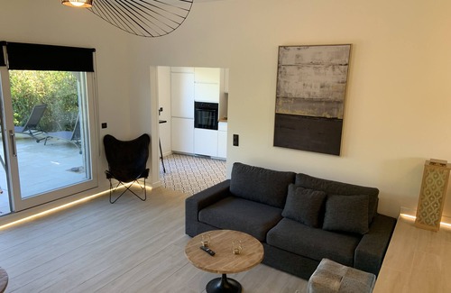Tourgeville House | House with garden, terrace, fireplace, 5' from the beach, private tennis court.