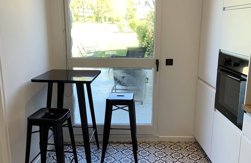 Tourgeville House | House with garden, terrace, fireplace, 5' from the beach, private tennis court.