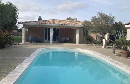 Prignac-en-Medoc House | House with heated pool
