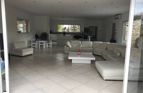 La Brede House | House with heated pool