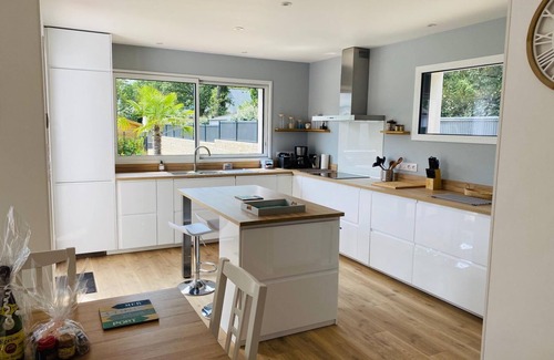 Crach House | HOUSE WITH HEATED POOL NEAR TRINITE/SEA